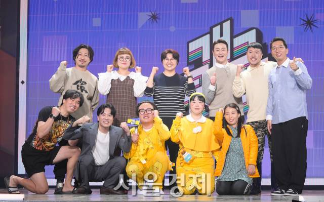 개그맨 홍현호, 이수경. 김지영. 조수연. 정태호, 정범균, 김원효가 1일 오후 서울 영등포구 KBS별관에서 진행된 KBS2 예능프로그램 ‘개그콘서트’ 제작발표회에서 포즈를 취하고 있다. 김규빈 기자