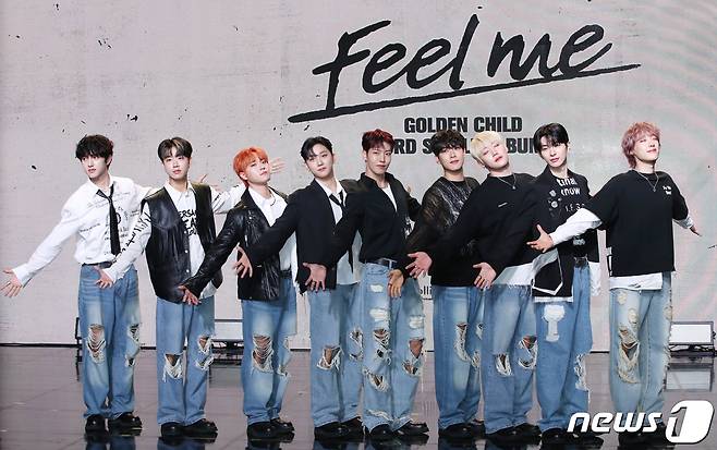 그룹 골든차일드(Golden Child)가 2일 서울 강남구 일지아트홀에서 가진 세 번째 싱글 '필 미(Feel me)‘ 발매 쇼케이스에서 포즈를 취하고 있다. 2023.11.2/뉴스1 ⓒ News1 권현진 기자