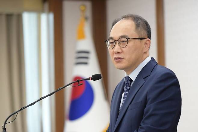 [서울=뉴시스] 이원석 검찰총장이 30일 월례회의에서 "타인을 단죄하는 일을 하는 검찰구성원은 스스로 작은 허물 하나라도 없는지 자신을 돌아봐야 할 것"이라고 강조했다. (사진=대검찰청 제공) 2023.10.30. photo@newsis.com  *재판매 및 DB 금지