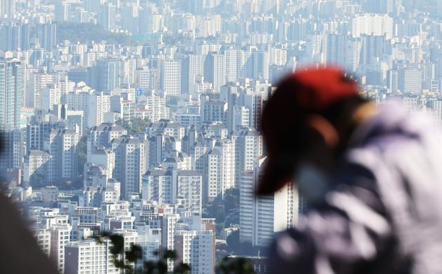 서울 남산에서 바라본 도심 아파트./연합뉴스