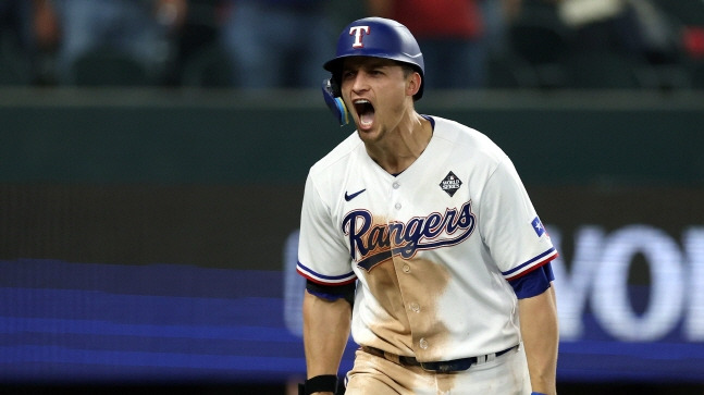 시거가 득점 후 포효하고 있다. /사진=MLB닷컴