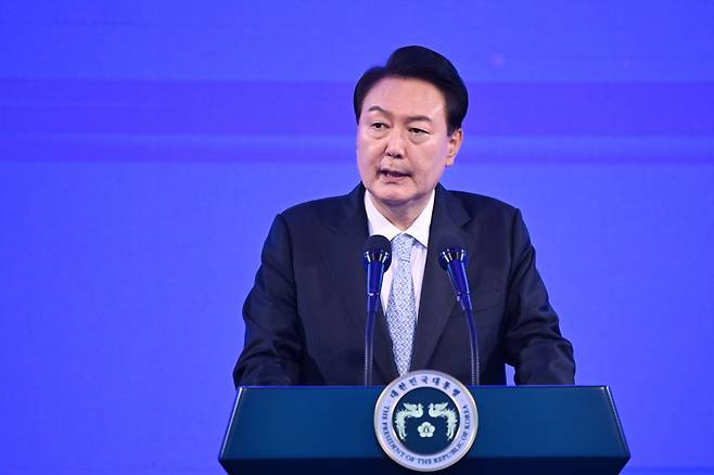 President Yoon Suk Yeol delivers his remarks during the 50th anniversary of Daedeok Innopolis summit at the Korea Research Institute of Standards and Science in Daejeon on Thursday. (Presidential Office)