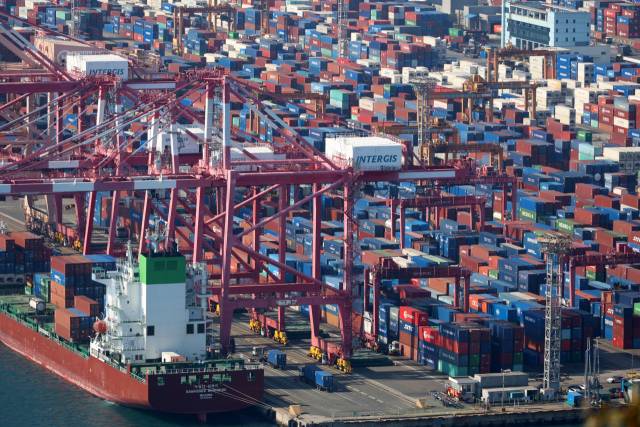 1일 부산항 신선대부두가 분주한 모습이다. 연합뉴스