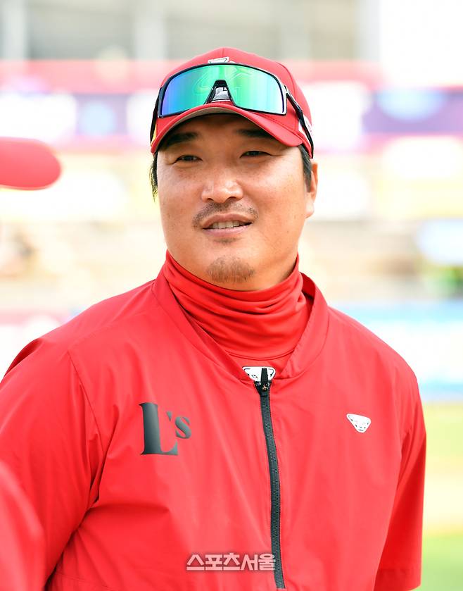 SSG 코치 시절 이진영 코치. 수원 | 강영조기자 kanjo@sportsseoul.com