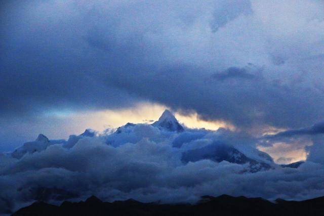 써지라산 고개에서 40km 떨어진 히말라야 남차바르와 봉우리. ⓒ최종명