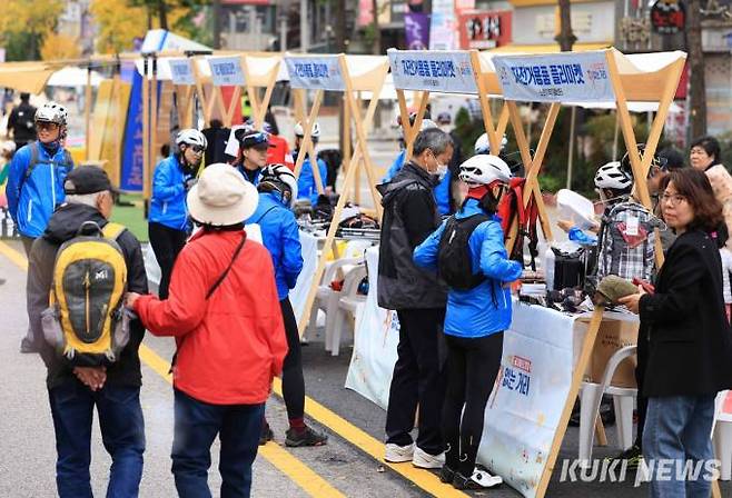 이날 행사는 메인무대 외 탄소중립주제존, 자전거체험존 등 총 6개존으로 아이부터 어른까지 온 가족이 함께 즐길 수 있는 공간으로 구성했다.