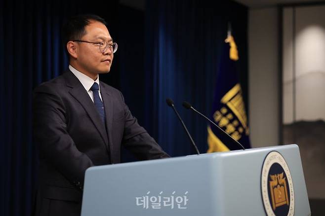 권오현 국민의힘 법률위원회 부위원장이 대통령실 공직기강비서실 행정관으로 일할 당시 대통령실 브리핑실에서 발언하고 있다. ⓒ권오현 부위원장 제공