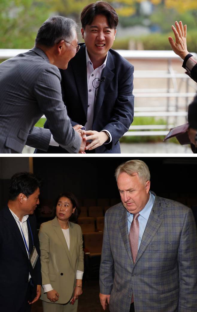 만남, 있었지만 없었다 이준석 전 국민의힘 대표가 지난 4일 이언주 전 의원과 함께 토크콘서트를 하기 위해 부산 경성대학교에 도착해 관계자들과 악수를 나누고 있다(위 사진). 인요한 국민의힘 혁신위원장이 이 전 대표와 이 전 의원의 토크콘서트 행사장으로 이동하고 있다. 연합뉴스
