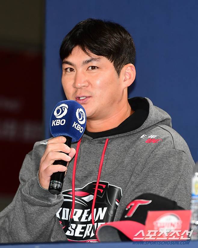 한국시리즈 미디어데이. 'LG 캡틴' 오지환에겐 우승 다음으로 기다려왔던 순간일지도 모른다. 잠실=최문영 기자 deer@sportschosun.com/2023.11.06/