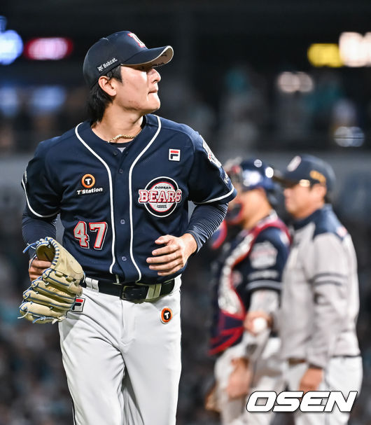 [OSEN=창원, 박준형 기자] 19일 오후 창원NC파크에서 ‘2023 KBO 포스트시즌 와일드카드 결정전 1차전 두산 베어스와 NC 다이노스의 경기가 열렸다.4회말 두산 선발투수 곽빈이 강판되고 있다 2023.10.19 / soul1014@osen.co.kr