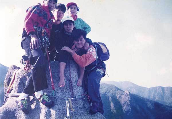 송 씨는 등반력이 탁월하다. 띠동갑인 지인들과 함께 1994년 설악산 천화대 리지를 올랐다.