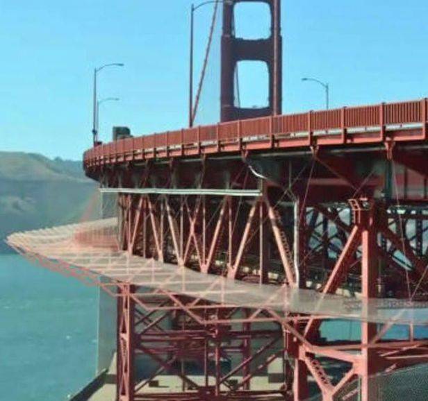 금문교 전 구간 6m 아래에 스테인레스강으로 만들어진 철망이 설치됐다. 금문교 재단 제공