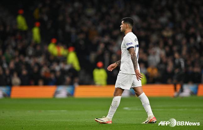 크리스티안 로메로가 첼시전에서 퇴장당했다. /AFPBBNews=뉴스1