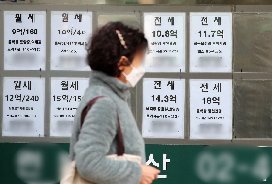 국토교통부는 오늘(8일)부터 다음 달 18일까지 전세사기 예방과 관리비 투명화를 위해 공인중개사의 중개대상물에 대한 확인·설명의무를 강화하는 내용의 '공인중개사법' 하위법령 개정안을 입법예고한다./사진=뉴스1