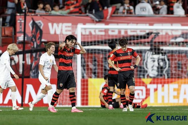 ▲ 포항 스틸러스가 우라와 레즈에 2-1로 승리하며 아시아 축구연맹 챔피언스리그 16강 앞으로 향했다. ⓒ한국프로축구연맹