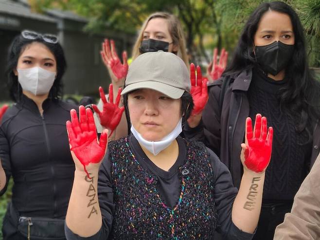 ▲한국 90개 시민사회단체가 모인 '팔레스타인과 연대하는 한국 시민사회 긴급행동(팔레스타인 긴급행동)'은 9일 오후 1시30분 서울 광화문 정부서울청사 외교부 정문 앞에서 “미국은 팔레스타인 집단학살 지원 중단하라”며 규탄 시위를 벌였다. 사진=김예리 기자