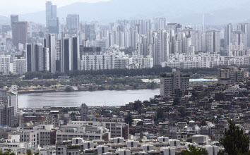 남산에서 바라본 서울 아파트 단지 등 주택가 모습. [연합]