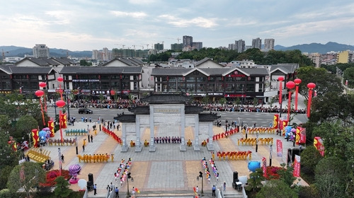 Longnan World Hakka Folk Culture City has opened to visitors.