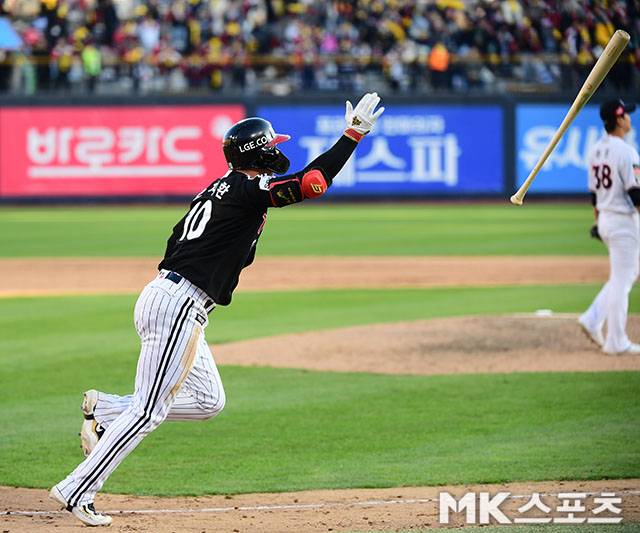 LG 내야수 오지환이 한국시리즈 4차전에서 3점 홈런을 때렸다. 사진(수원)=김영구 기자