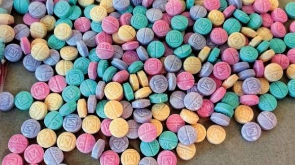 불법으로 제조한 펜타닐 알약. 히포크라테스 제공