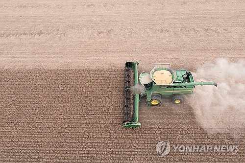 미국 오하이오주 디어필드에서 콩을 수확하는 모습. 로이터연합뉴스