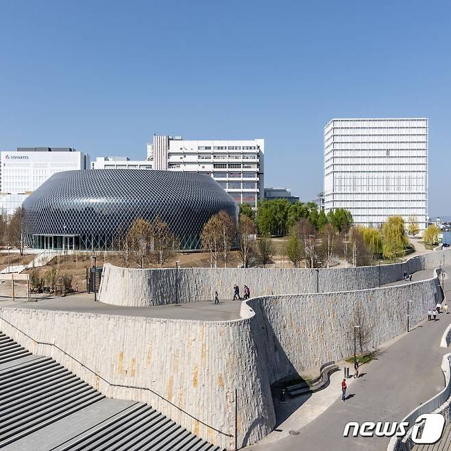 스위스 제약 회사인 노바르티스의 '노바르티스 파빌리온'