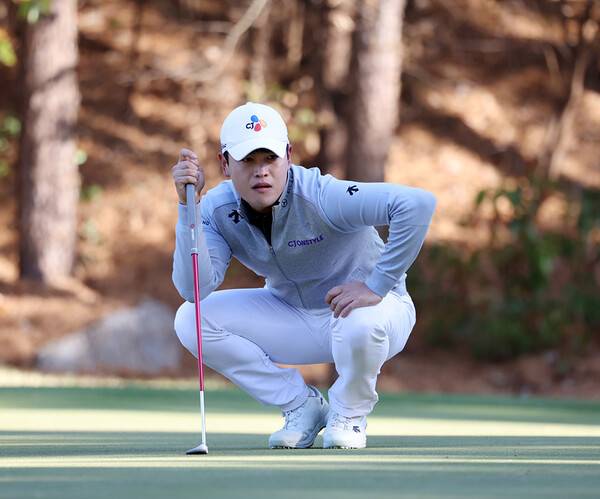 한국프로골프(KPGA) 코리안투어 2023시즌 최종전 LG시그너처 플레이어스 챔피언십 우승 경쟁에 뛰어든 이재경 프로가 3라운드에서 경기하는 모습이다. 사진제공=KPGA