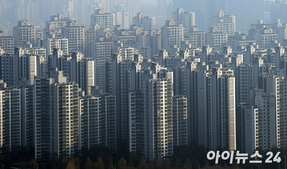 오전 서울 강남구 삼성동 파르나스 타워에서 바라본 잠실 아파트 전경. [사진=아이뉴스24DB]