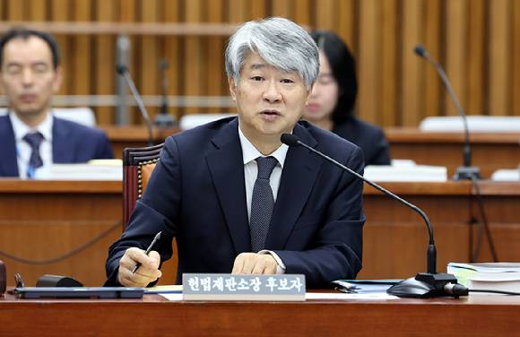 이종석 헌법재판소장 후보자가 13일 오전 서울 여의도 국회에서 열린 인사청문회에서 의원 질의에 답변하고 있다. 2023.11.13. [사진=뉴시스]