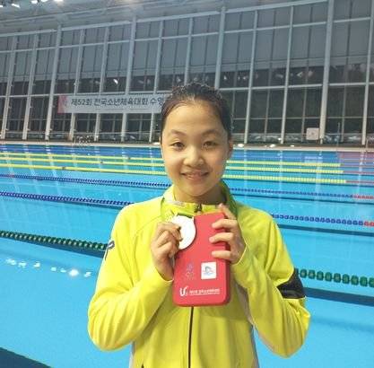 이윤지 선수는 제52회 전국소년체육대회 수영 여자 13세이하부에서 최우수선수상을 받았다.