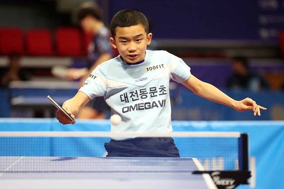 지난 6월 강원도 태백에서 열린 제39회 대통령기 전국탁구대회에 출전한 이승수 선수. '호프스(U-13) 스타' 이승수 선수는 꾸준히 U-16부에 도전하고 있다. 대한탁구협회
