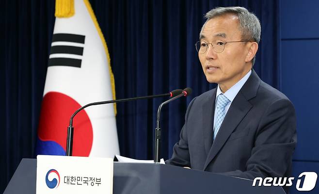 김우승 글로컬대학위원회 부위원장이 13일 오후 서울 종로구 세종대로 정부서울청사에서 글로컬대학 본지정 선정 결과 발표를 하고 있다/사진=뉴스1