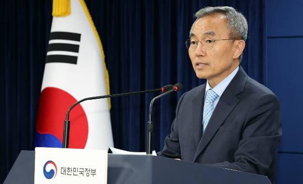 13일 김우승 글로컬대학위원회 부위원장이 '글로컬대학30' 사업 최종 선정 결과를 발표했다. 사진은 김우승 부위원장이 13일 오후 서울 종로구 정부서울청사에서 글로컬대학 본지정 선정 결과를 발표하는 모습. /사진=뉴스1
