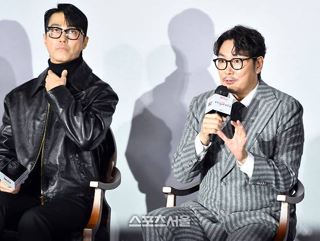 배우 조진웅이 14일 용산CGV에서 열린 영화 ‘독전2’ 제작발표회 무대에 올라 기자들의 질문에 답하고 있다.  강영조기자 kanjo@sportsseoul.com