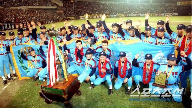1992년 롯데 자이언츠의 한국시리즈 우승 세리머니. 스포츠조선DB