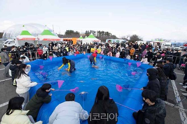 올해 삼사해상공원에서 4년 만에 열린 '제26회 영덕대게축제' 모습 / 사진-영덕군