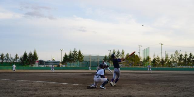 지난달 18일 일본 이와테현 하나마키히가시고교의 야구장에서 야구부원들이 연습경기를 하고 있다. 이와테현=유대근 기자