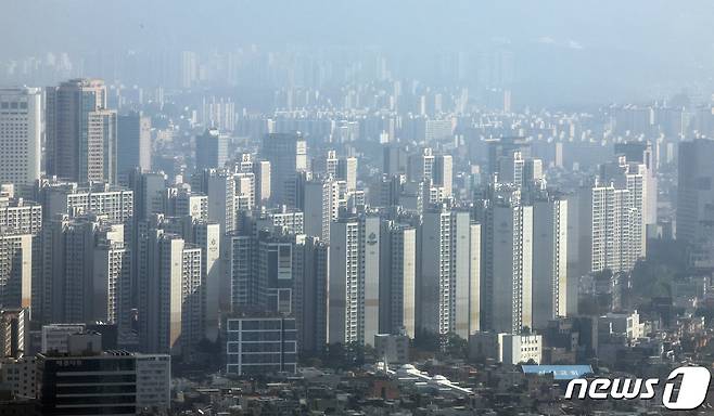 사진은 30일 서울 강남구 무역센터에서 바라본 서울 송파구의 아파트 단지의 모습. 2023,10.30/뉴스1 ⓒ News1 김진환 기자