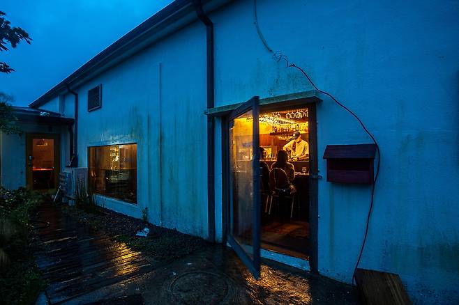 오래된 감귤선과장 건물을 사용하는 '불특정식당'./이신영 영상미디어 기자