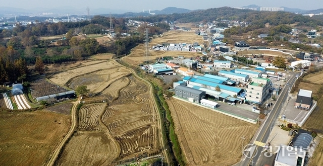 국토교통부는 15일 오산·용인·구리시 등 5개 지구 8만호 규모의 신규 택지 후보지를 발표했다. 사진은 3만1천가구가 들어설 오산세교3지구 일대. 김시범기자