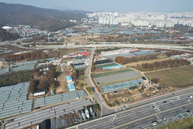 15일 국토교통부가 구리토평, 오산세교, 용인이동, 청주분평, 제주화북 등 전국 5개 지구를 신규 택지로 선정하고 앞으로 8만가구를 공급한다고 밝혔다. 사진은 신규 택지로 지정된 경기 구리토평2지구 일대 전경. [이충우 기자]