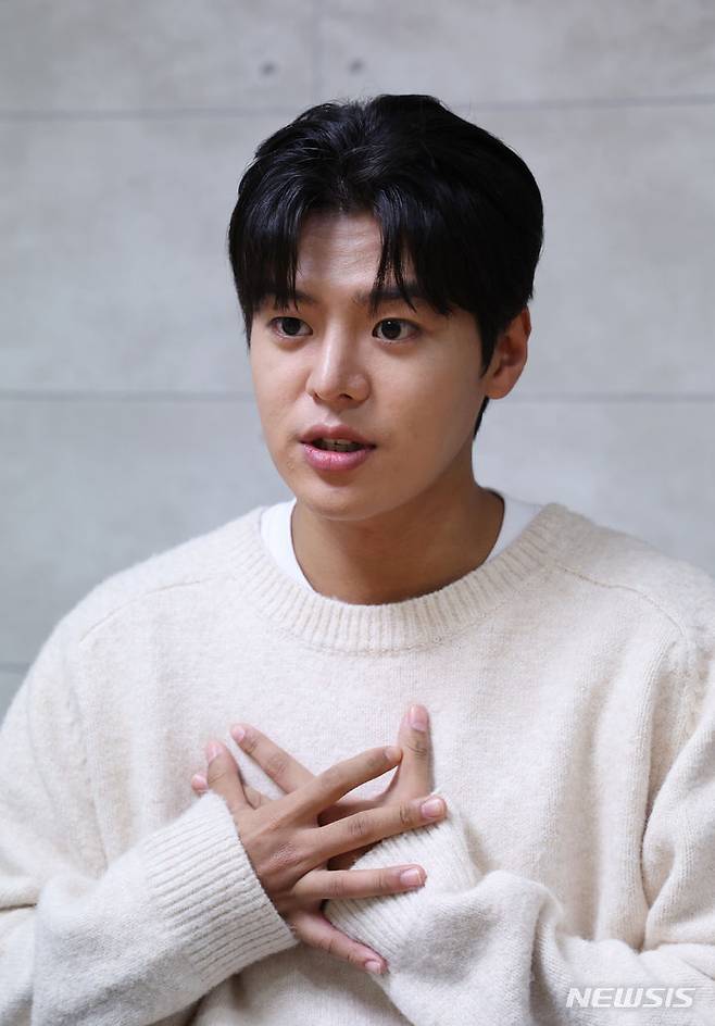 [서울=뉴시스] 고승민 기자 = 배우 려운이 서울 뉴시스 본사에서 인터뷰를 하고 있다. 2023.11.15. kkssmm99@newsis.com
