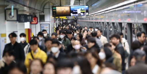 서울지하철 1∼8호선을 운영하는 서울교통공사 노동조합이 22일 2차 총파업을 예고했다. 9~10일 경고성 파업을 한 데 이은 2차 파업이다. 연합뉴스