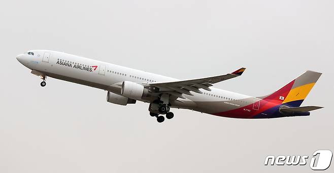 아시아나 여객기(사진은 기사와 관계없음) 2023,11.1/뉴스1 ⓒ News1 김진환 기자