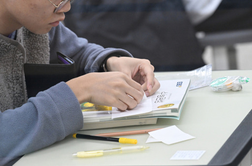 (기사와 직접적인 연관 없음) 2024학년도 대학수학능력시험일인 16일 오전 수원시 영통구 매원고등학교 시험장에서 수험생들이 시험 준비를 하고 있다. 조주현기자