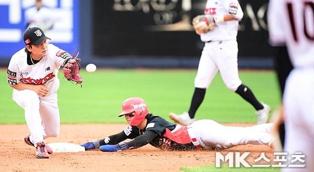 2023시즌 타율 3할-30도루를 달성한 KIA 내야수 박찬호가 데뷔 첫 골든글러브에 도전한다. 사진=김영구 기자