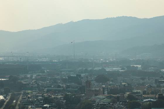 국토부가 지난 15일 경기도 구리와 오산, 용인 등 수도권 3곳과 충북 청주와 제주시 등 2곳에 8만가구 규모의 신규택지를 조성한다고 밝혔다. 사진은 경기 구리타워에서 바라본 구리토평지구. /사진=뉴시스