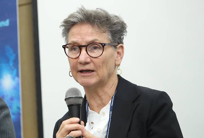 앤 드 그룻 에피백스 최고경영자 겸 최고과학책임자 미국 백신개발 바이오기업 에피백스의 앤 드 그룻 최고경영자 겸 최고과학책임자가 16일 전남 화순 하니움문화스포츠센터에서 열린 '2023 화순국제백신·면역치료포럼'에서 인터뷰하고 있다. [화순국제백신·면역치료포럼 제공. 재판매 및 DB 금지]