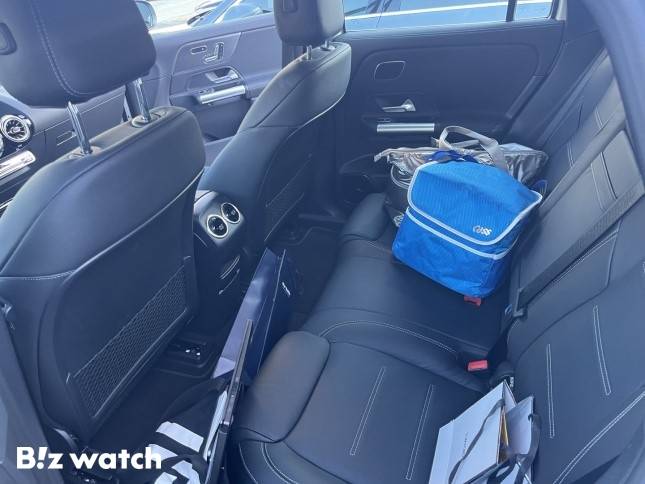 벤츠 EQA 250 2열. 몸집 큰 성인이 탈 정도로 공간이 넉넉하진 않다./사진=정민주기자