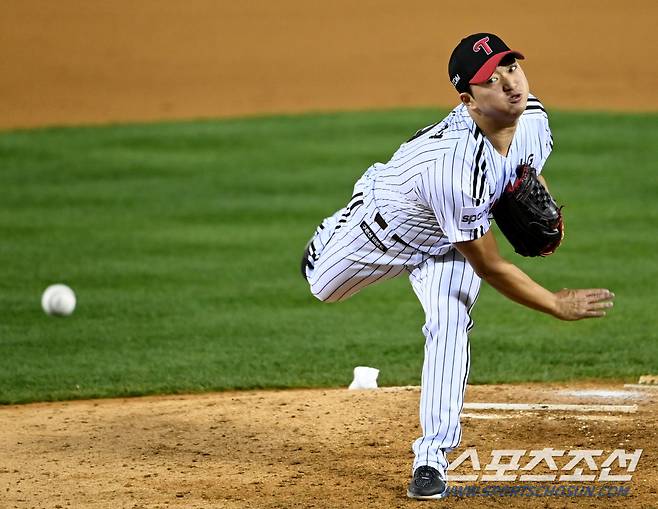 7일 잠실야구장에서 열린 한국시리즈 1차전 KT와 LG의 경기, LG 고우석이 역투하고 있다. 잠실=허상욱 기자wook@sportschosun.com/2023.11.07/
